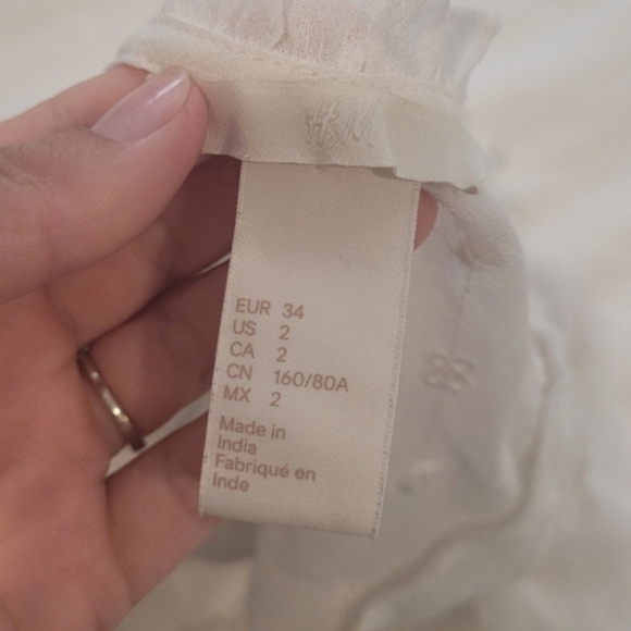 H&M White Women's Eyelet Semi Sheer Flutter Sleeve Button Blouse Size 2 - Picture 7 of 7